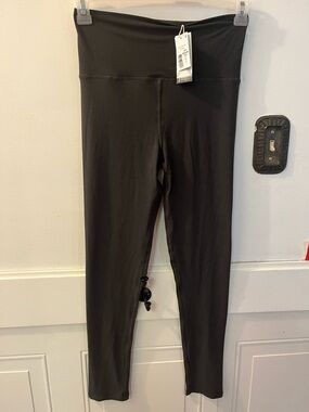 Fornia Black Yoga Leggings with Branded Tag - Medium